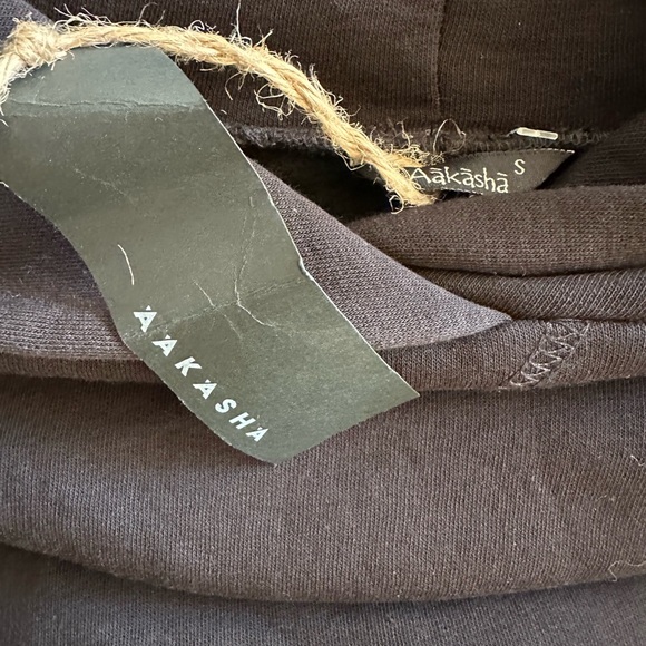 Aakasha Black High-low Tunic Hoodie with Tulip Hem.  Size Small - Picture 8 of 8